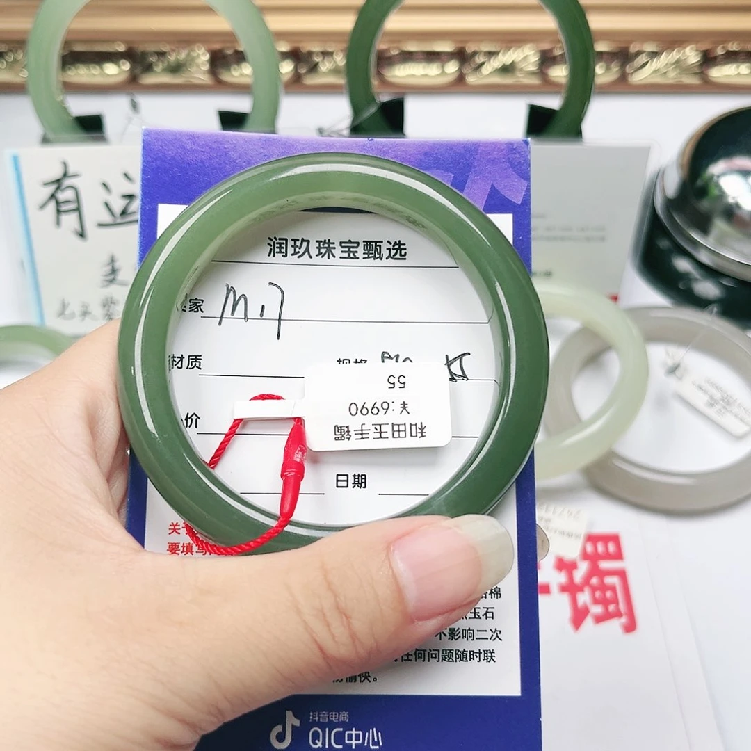 和田玉手镯未镶嵌