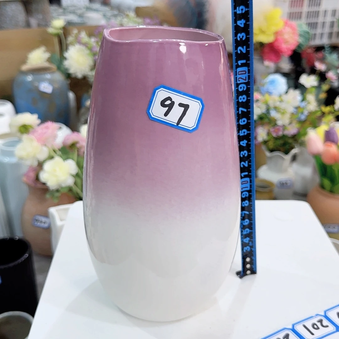 97号陶瓷高24厘米瑕疵一个