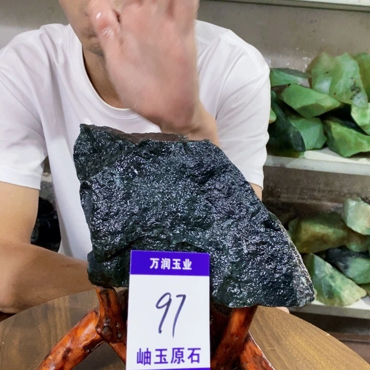未镶嵌蛇纹石玉原石