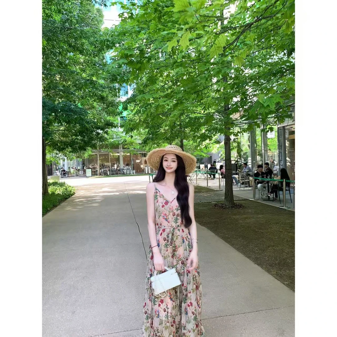 JING【莫奈花园】2025夏季新款花朵V领气质显瘦收腰吊带连衣裙