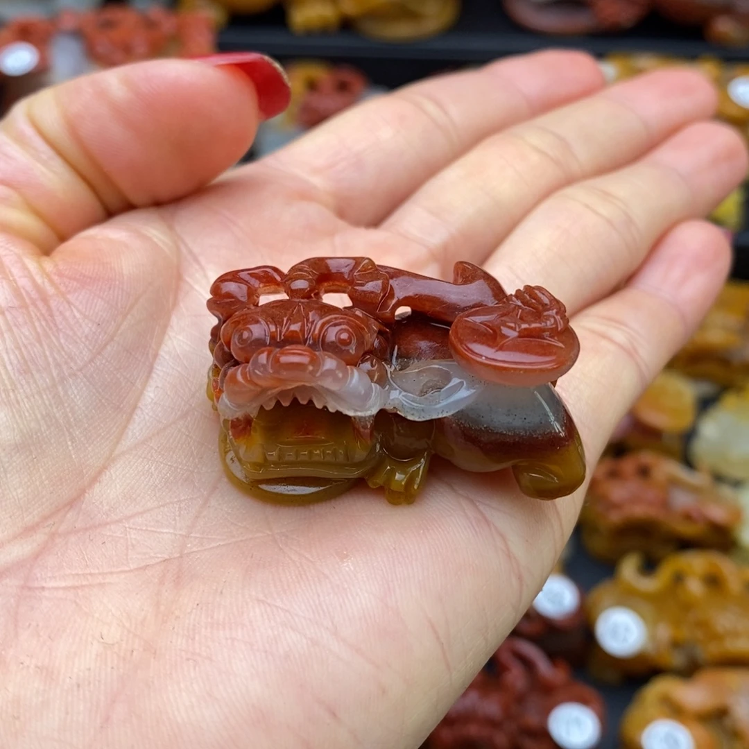 石英质玉（黄龙玉）未镶嵌颈饰