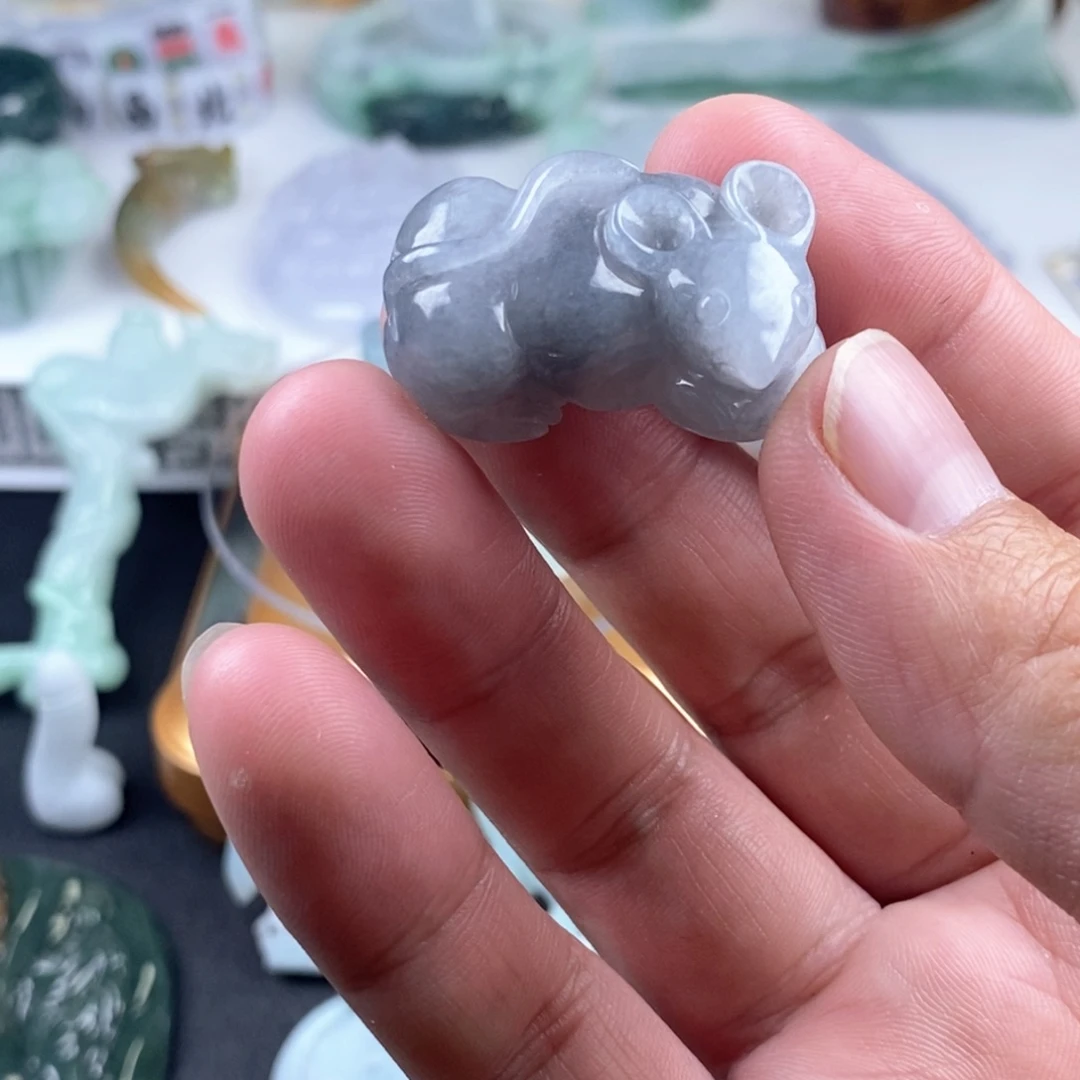翡翠未镶嵌颈饰小老鼠