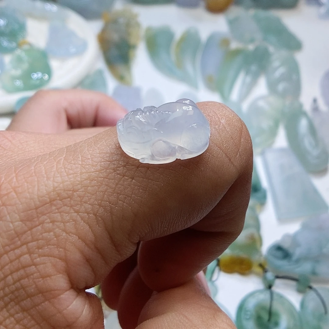 定制翡翠未镶嵌貔貅