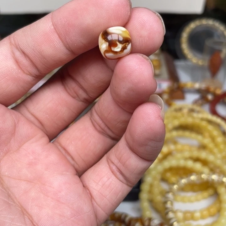 凌***_琥珀未镶嵌裸石92号