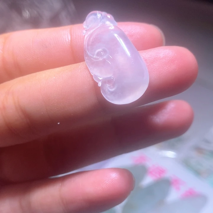 定制翡翠未镶嵌翡翠首饰和珠宝