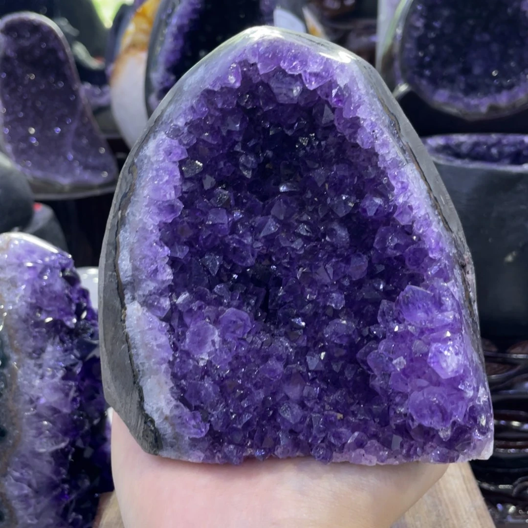 芳***莫水晶未镶嵌珠宝半成品