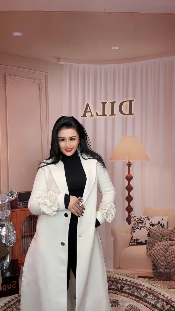 adila 新款大衣 袖子带花 长款101