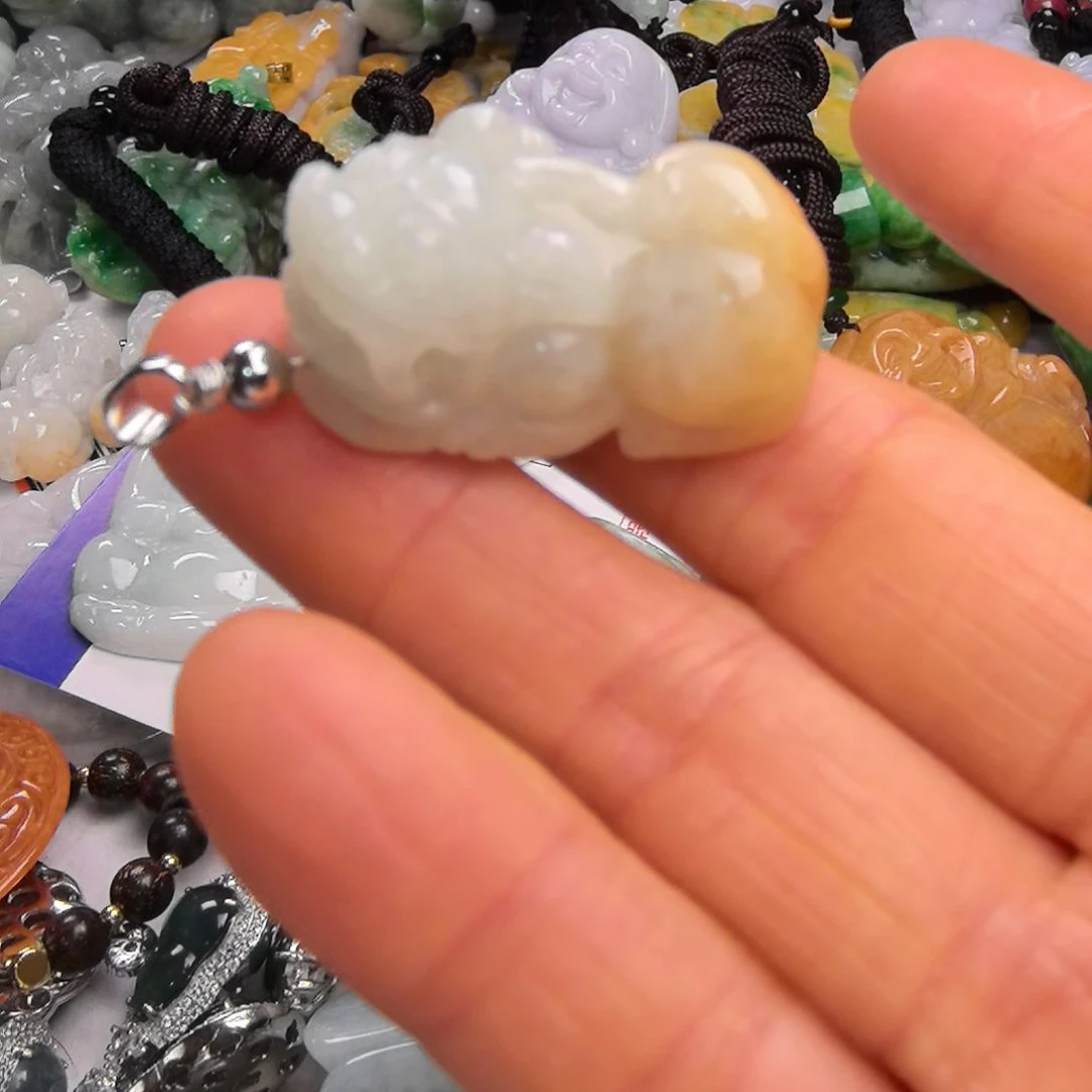 翡翠颈饰未镶嵌吊坠