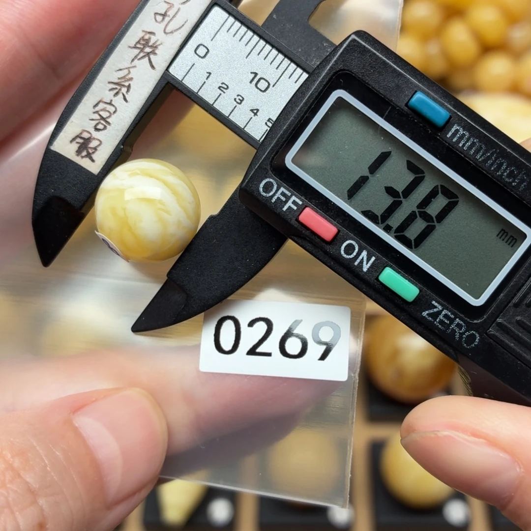 琥珀未镶嵌裸石蜜蜡金白虎皮纹