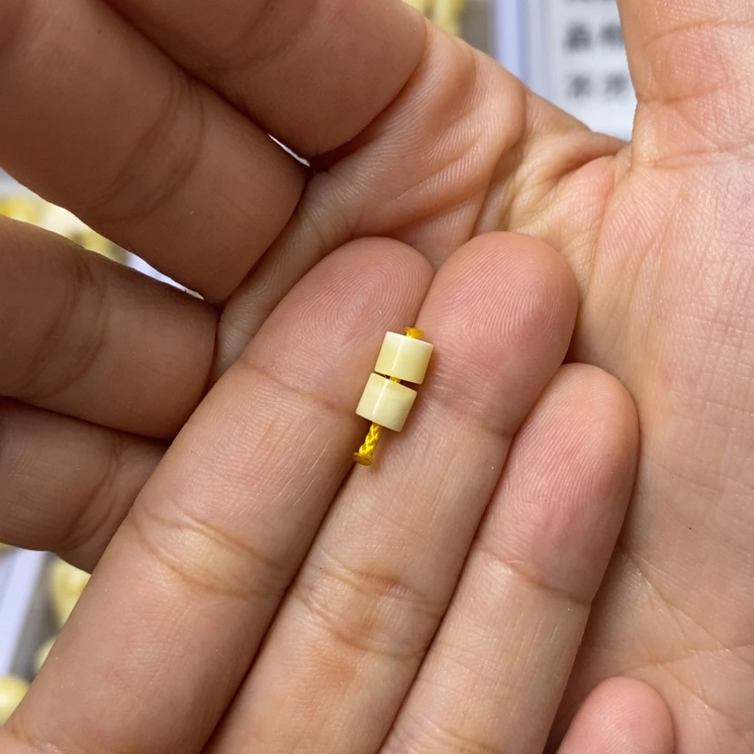 大***宝裸石蜜蜡未镶嵌5隔珠