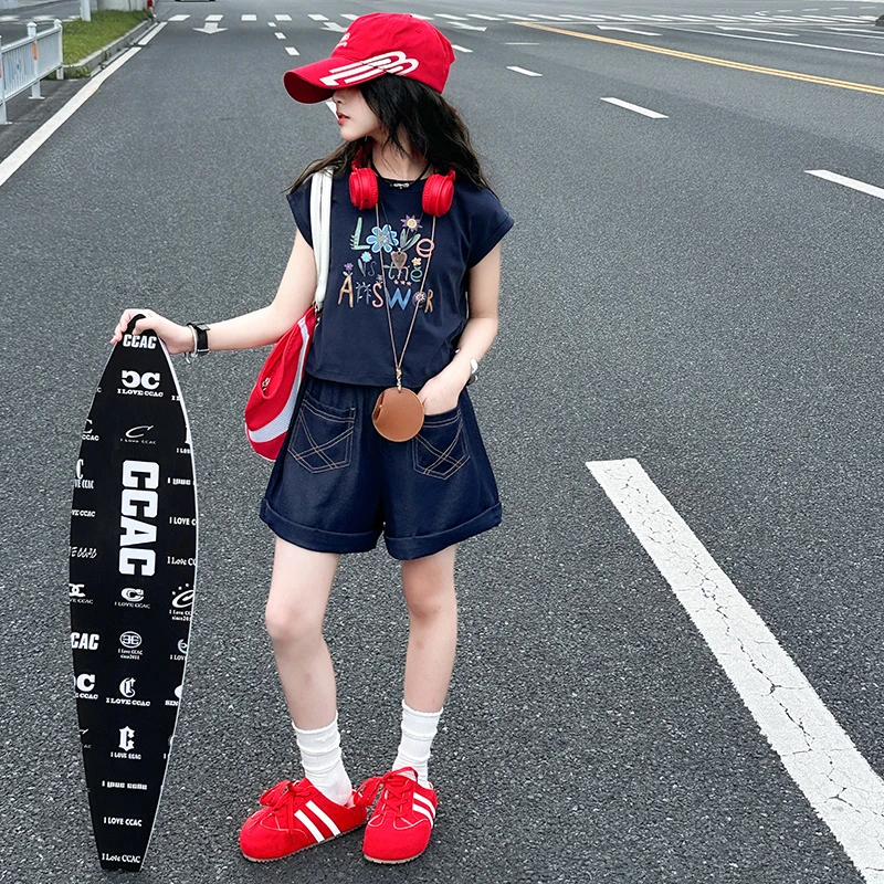 女童夏装套装2025新款坎肩T恤上衣+复古藏蓝色牛仔短裤大童两件套