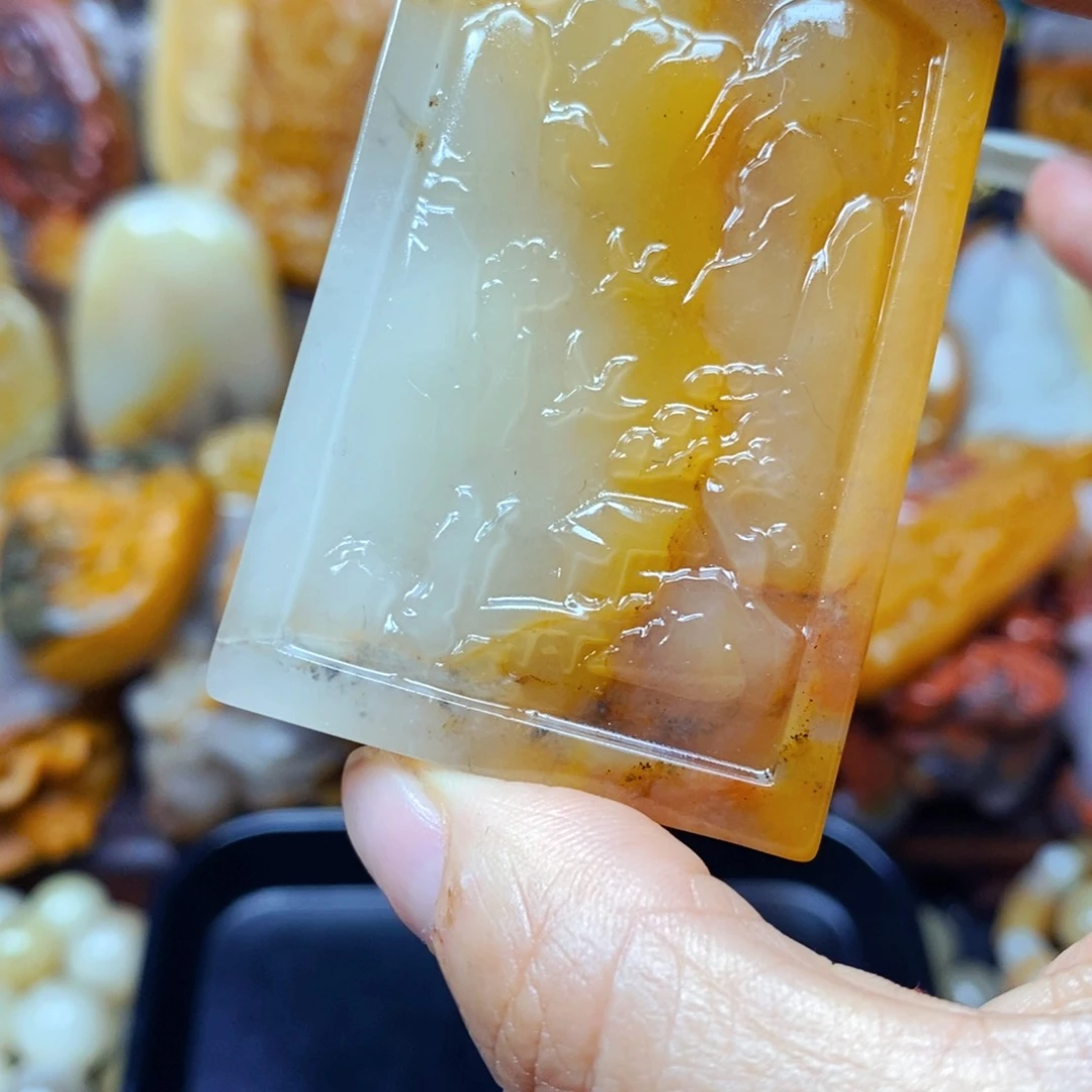 石英质玉（黄龙玉）未镶嵌颈饰
