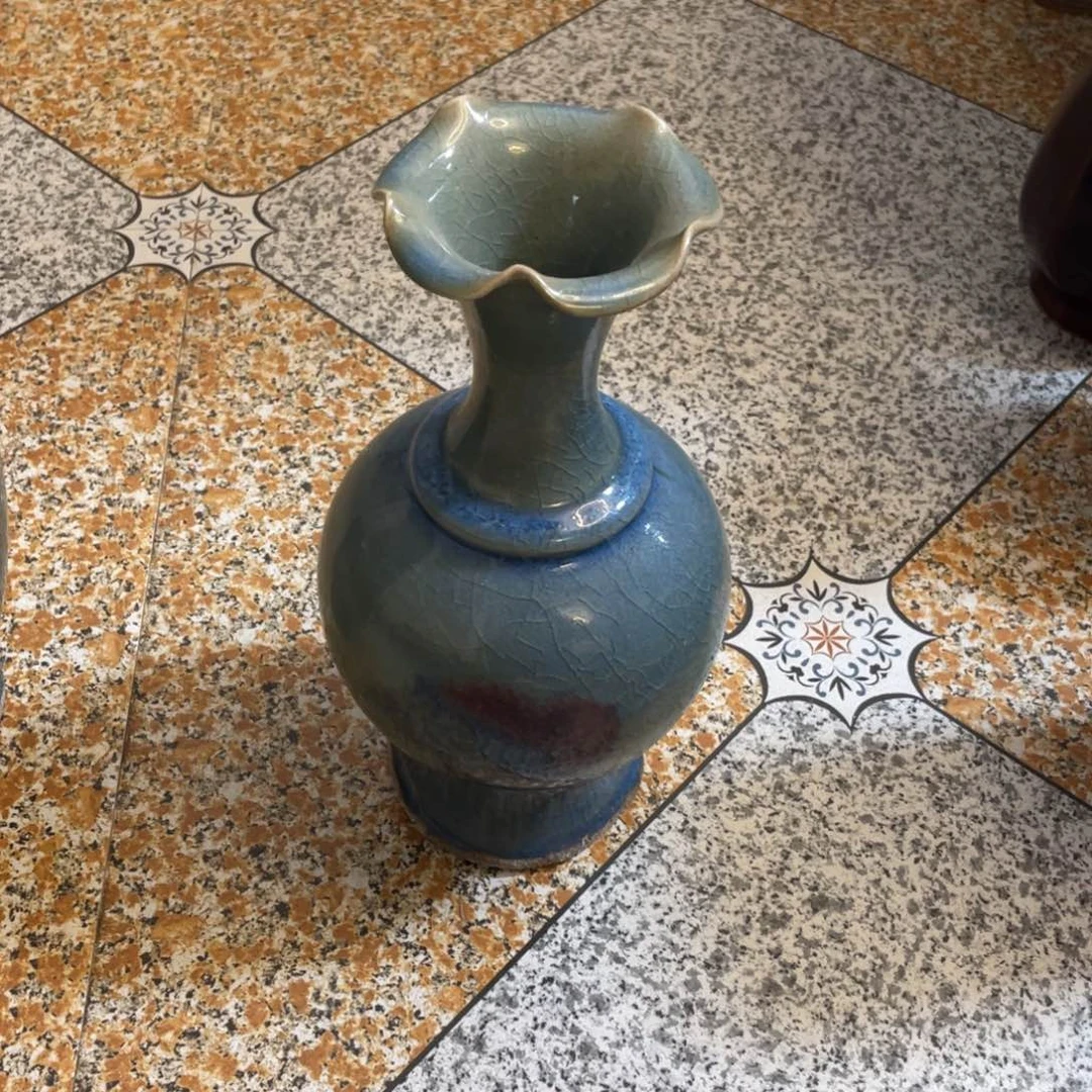 赏品钧花口瓶一个