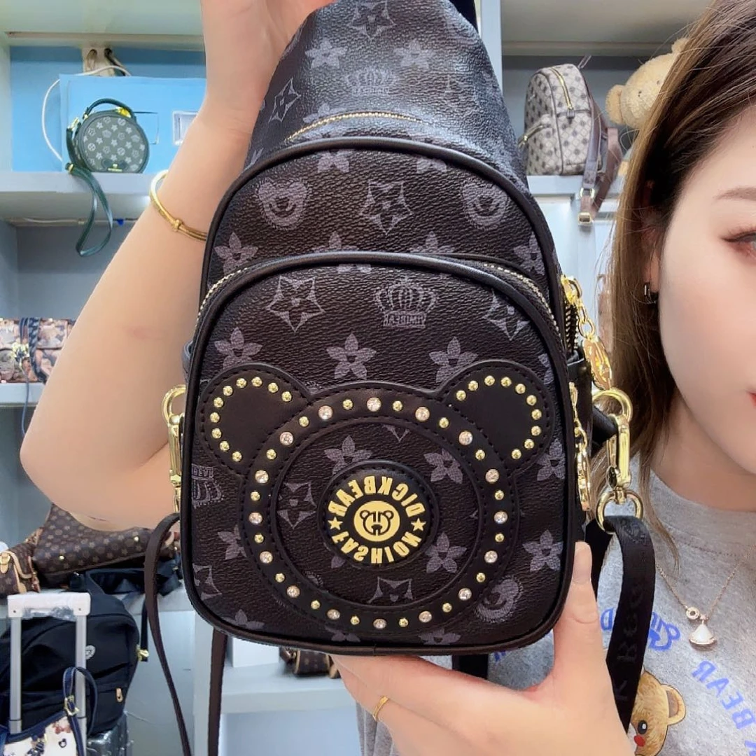 PVC9036梅花黑多功能胸包