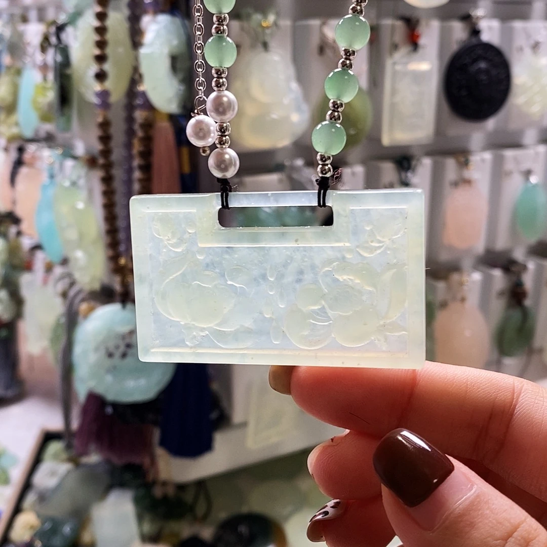 蛇纹石玉未镶嵌颈饰