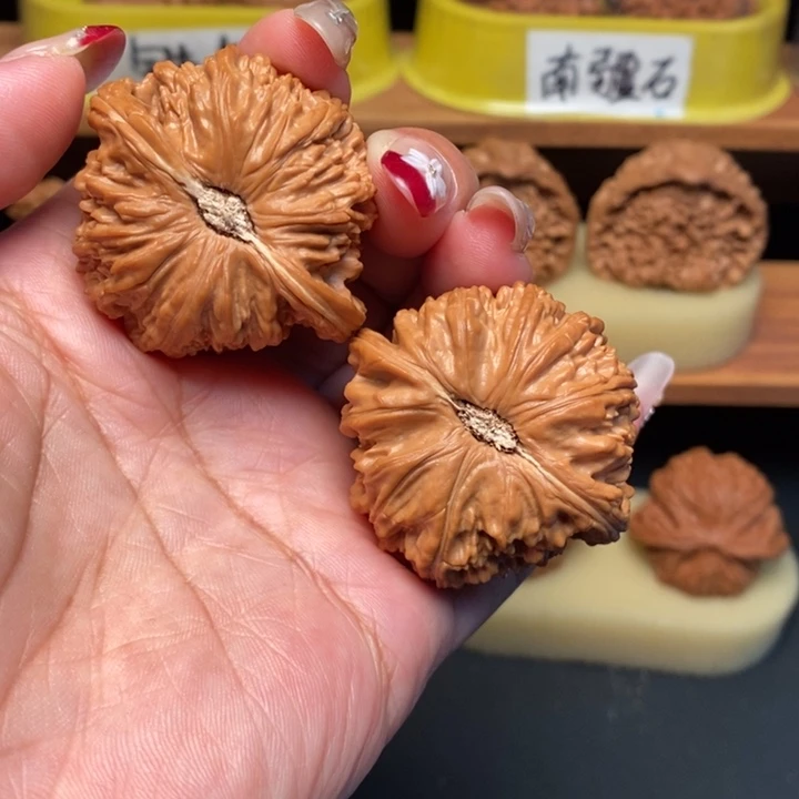 开***神吊坠文玩核桃43全品白狮子