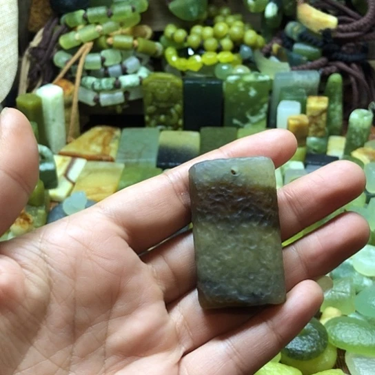 未镶嵌岫玉吊坠岫