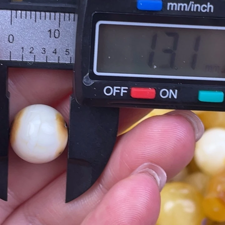 蜜蜡未镶嵌裸石微瑕364