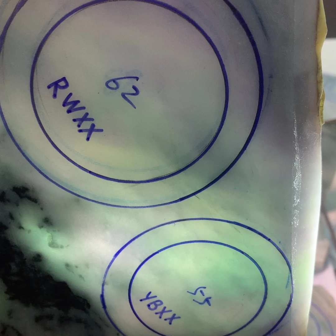 定制翡翠未镶嵌翡翠手镯