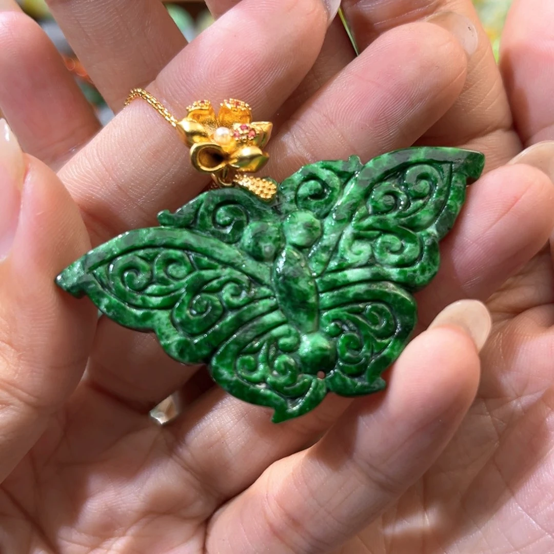 翡翠未镶嵌颈饰待编织