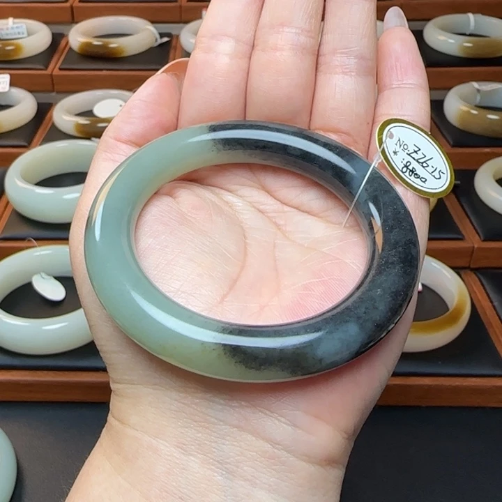 未镶嵌手镯和田玉 带皮青花半山水