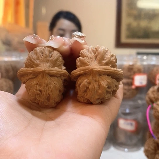 文玩核桃吊坠33平谷方块有修