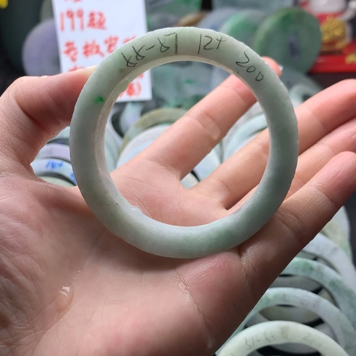 未镶嵌手镯定制翡翠