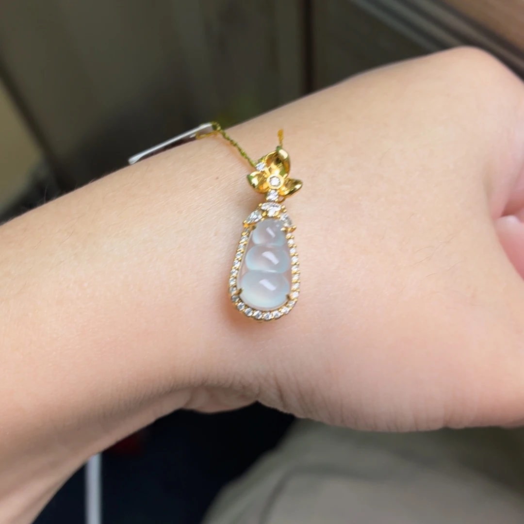 翡翠18K金镶嵌颈饰