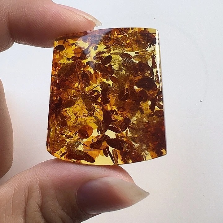 未镶嵌颈饰琥珀（花珀）