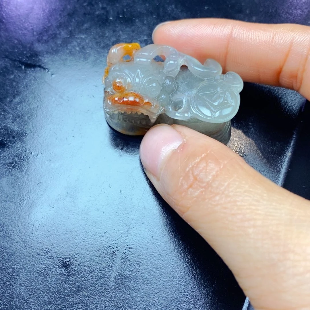 石英质玉（黄龙玉）未镶嵌颈饰