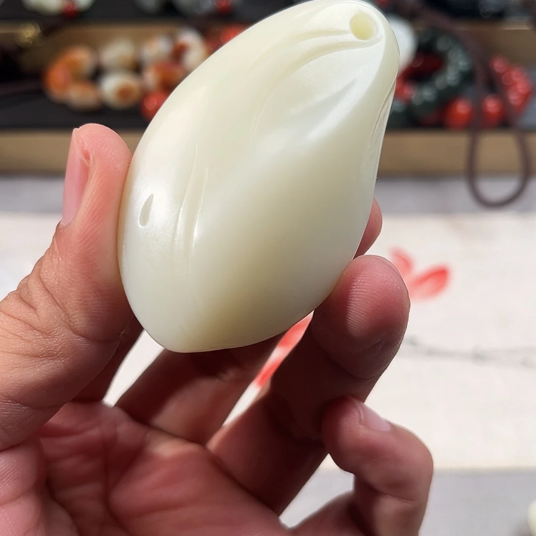 用***5和田玉未镶嵌颈饰