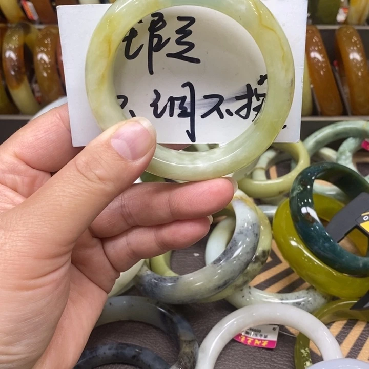 透闪石-蛇纹石玉未镶嵌手镯