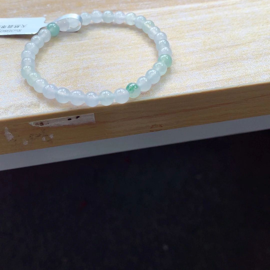 翡翠颈饰未镶嵌吊坠