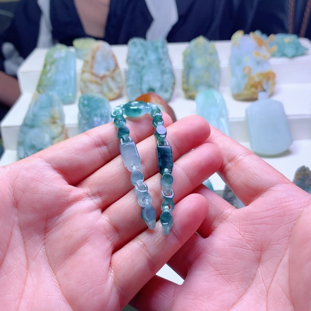 袁***岁定制翡翠未镶嵌翡翠