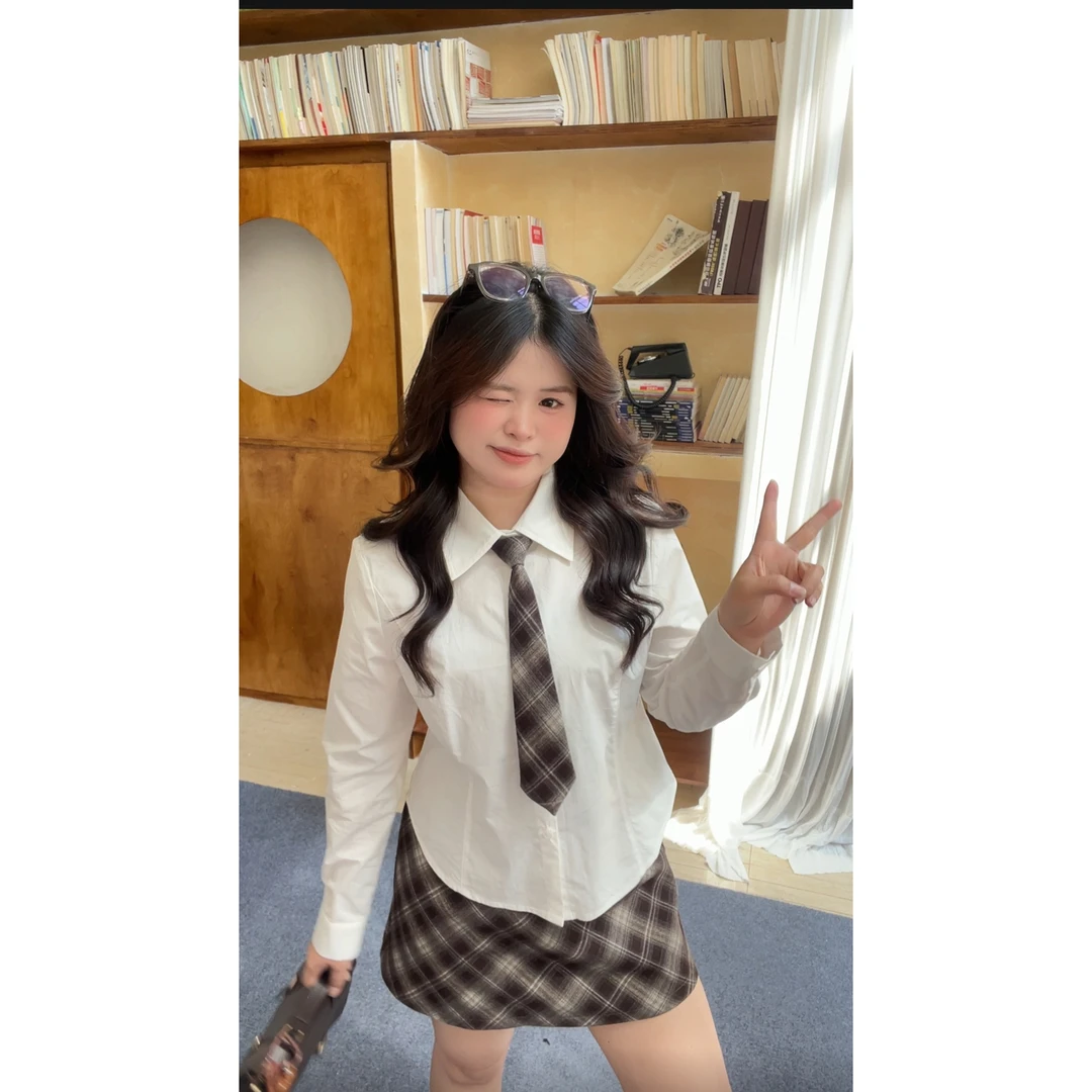 【美高学姐】大头婷微胖定制修身掐腰学院风衬衫搭配格纹半裙 L8031