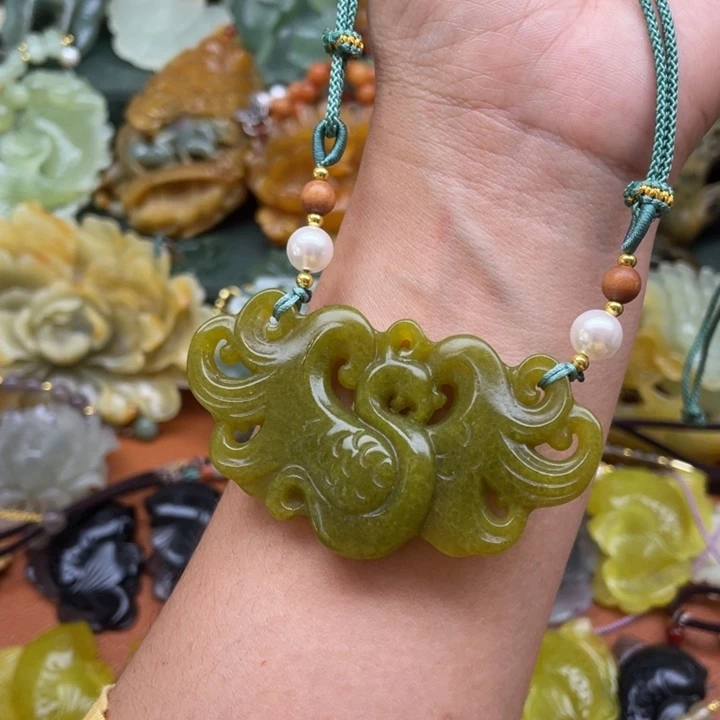 蛇纹石玉未镶嵌吊坠