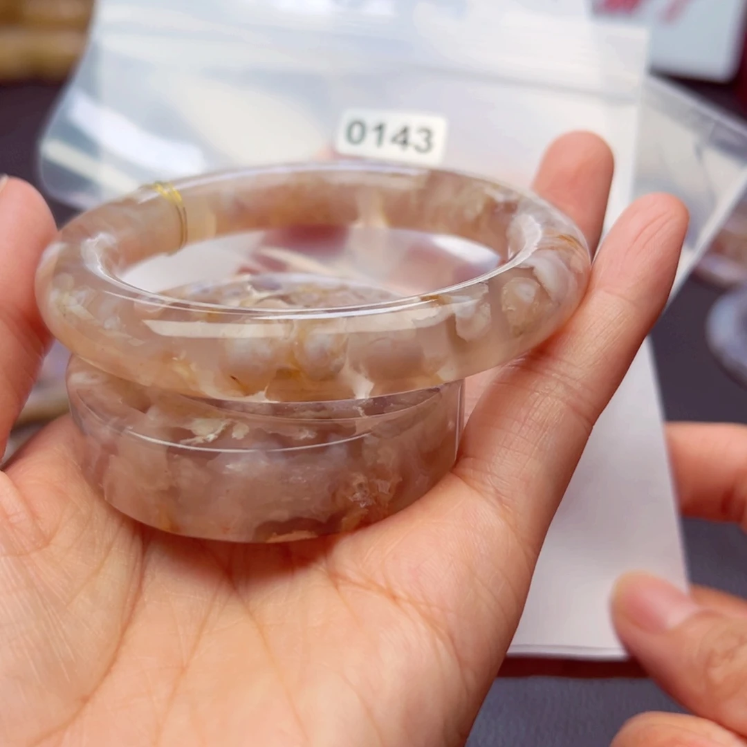 玛瑙/玉髓手镯未镶嵌与****"