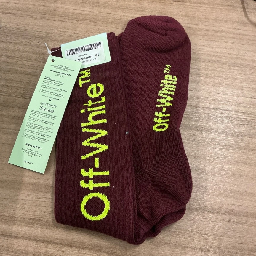 未使用 maje Off white（pm）酒红色厚款长筒袜 原盒U码/2999