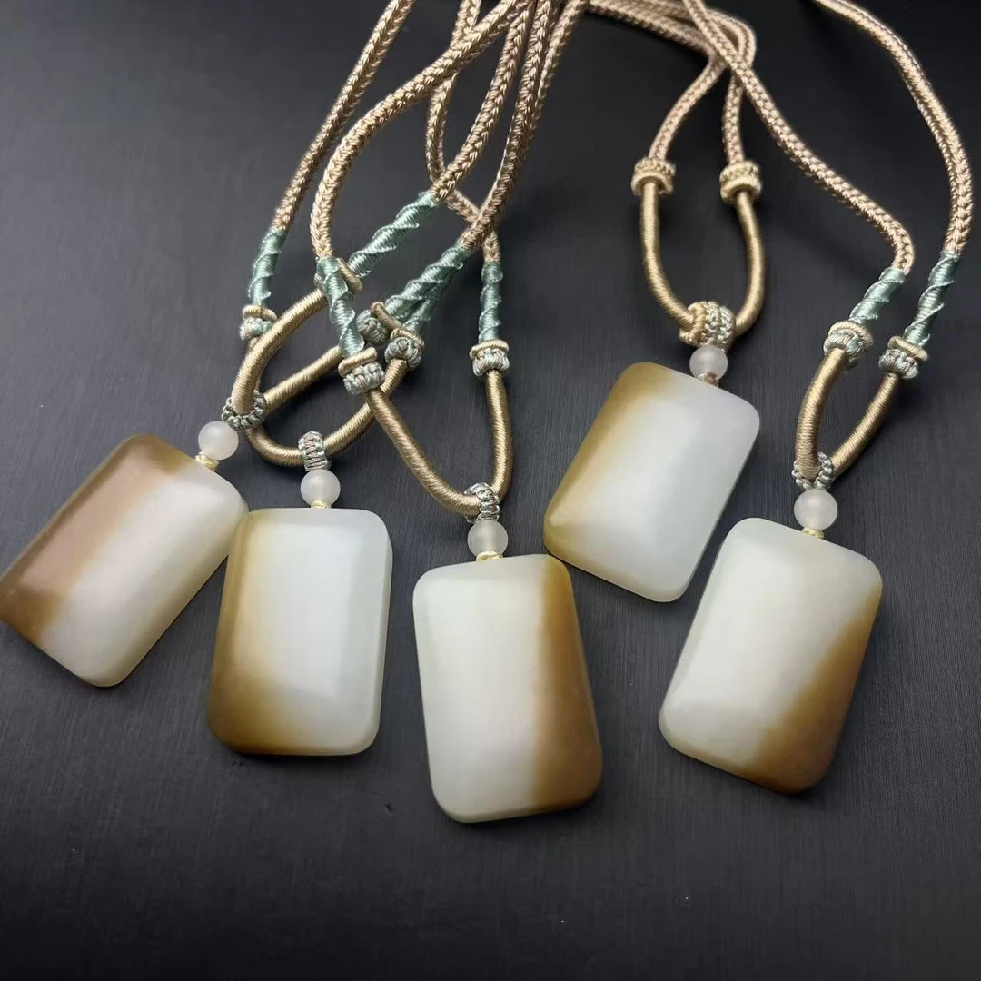 ZBG2078和田糖白料无事牌吊坠(珠宝多样性发其一)