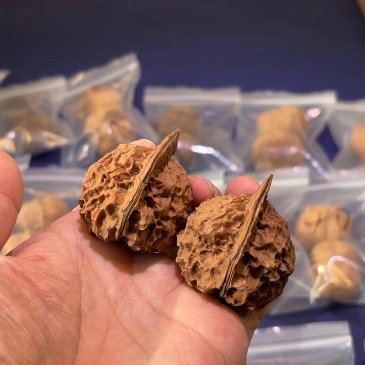 文玩核桃吊坠凤凰山鸡心