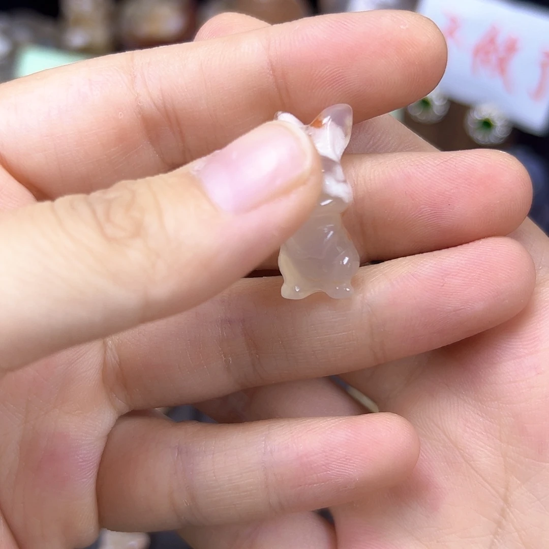 石英质玉未镶嵌吊坠(赠链)我****?