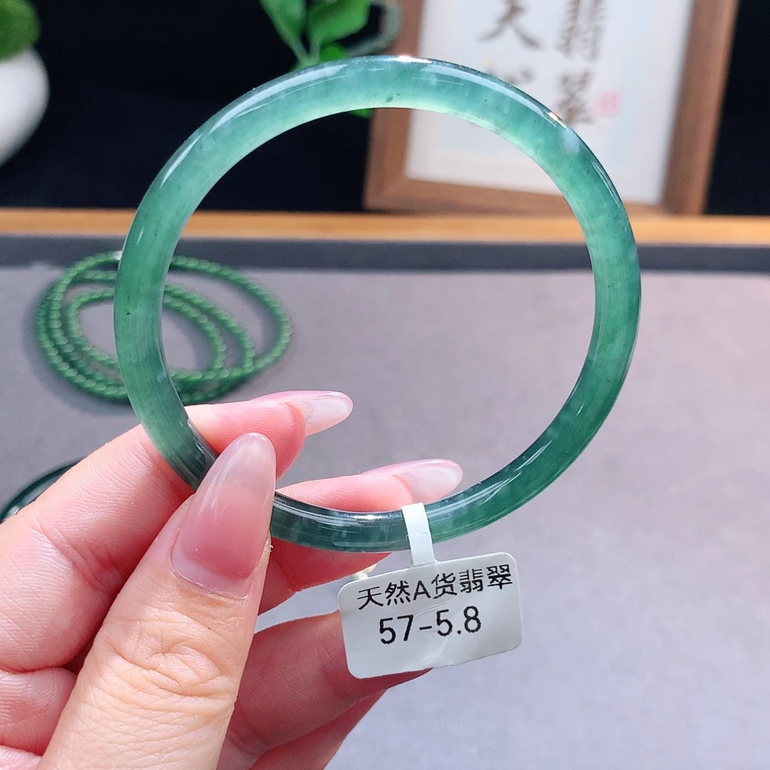 未镶嵌手镯（圆镯）翡翠