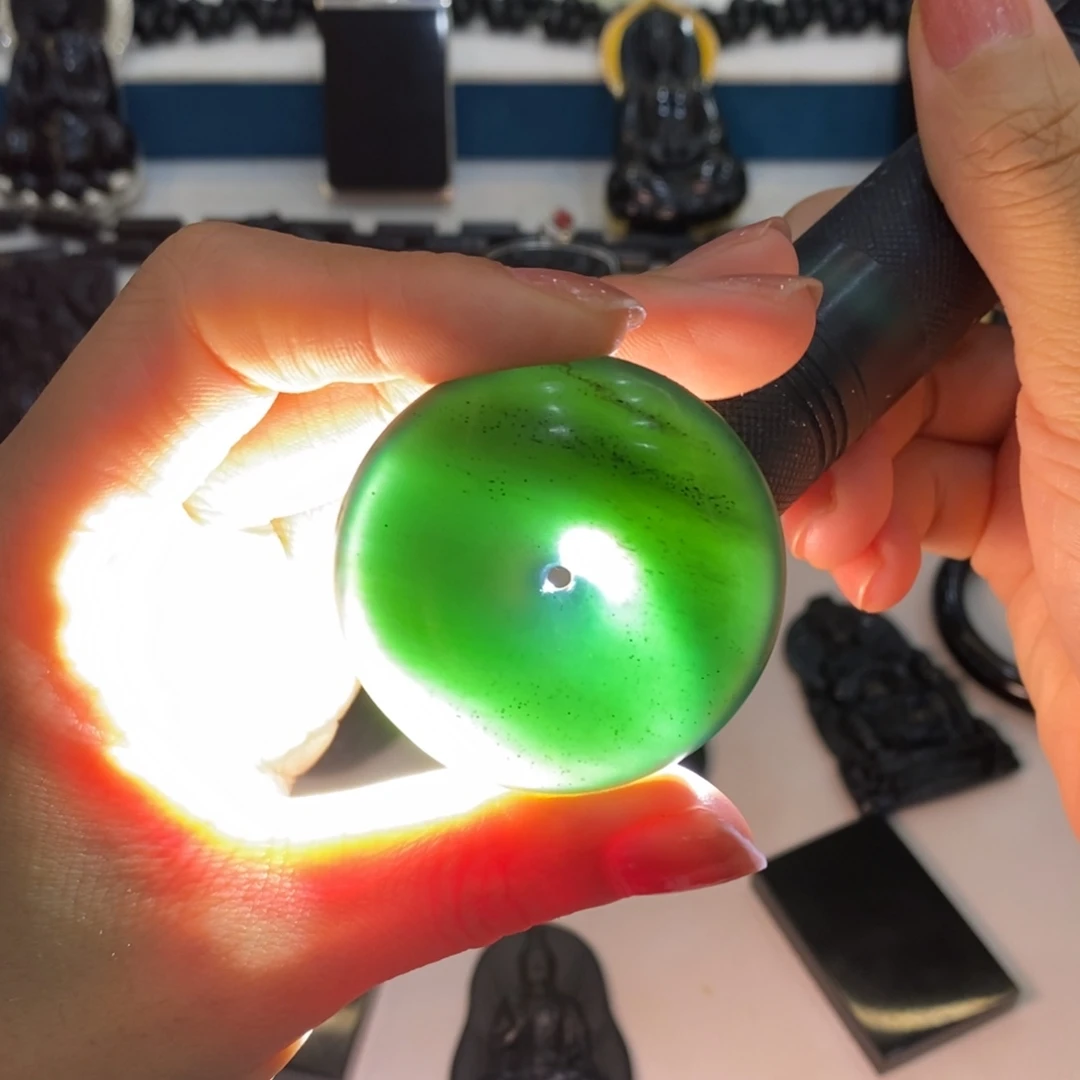 蛇纹石玉未镶嵌吊坠