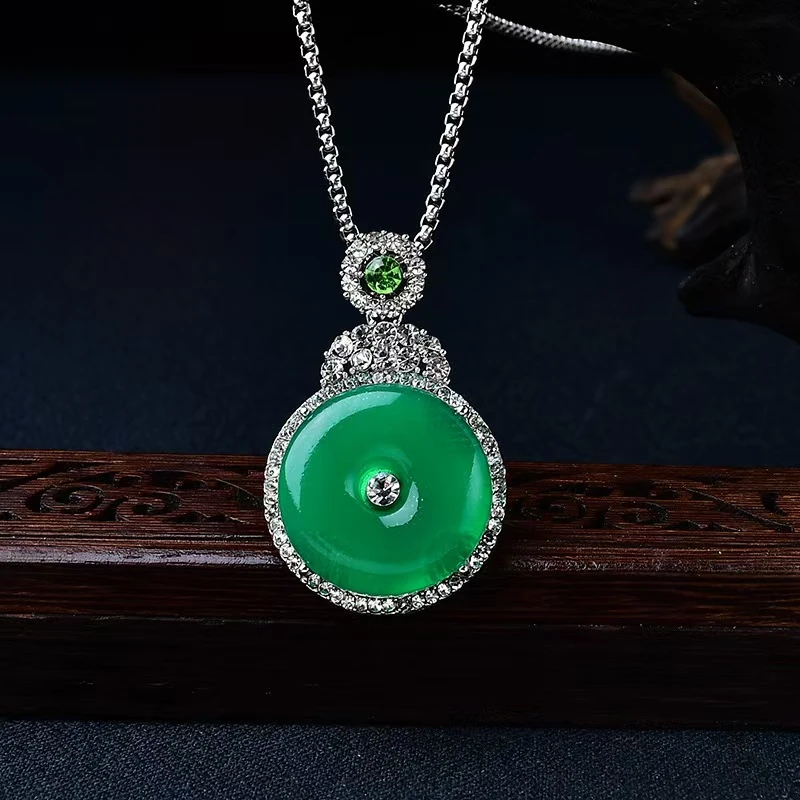 伲雅 精美轻奢时尚（D08）平安扣绿色无事牌吊坠