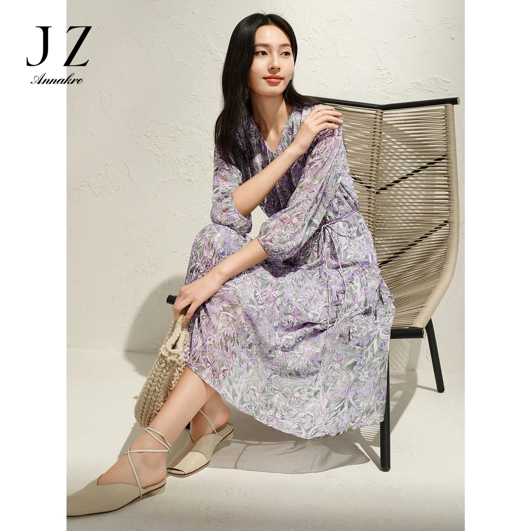 玖姿安娜蔻法式浪漫假日碎花V领雪纺收腰连衣裙女2025春KWFC50059