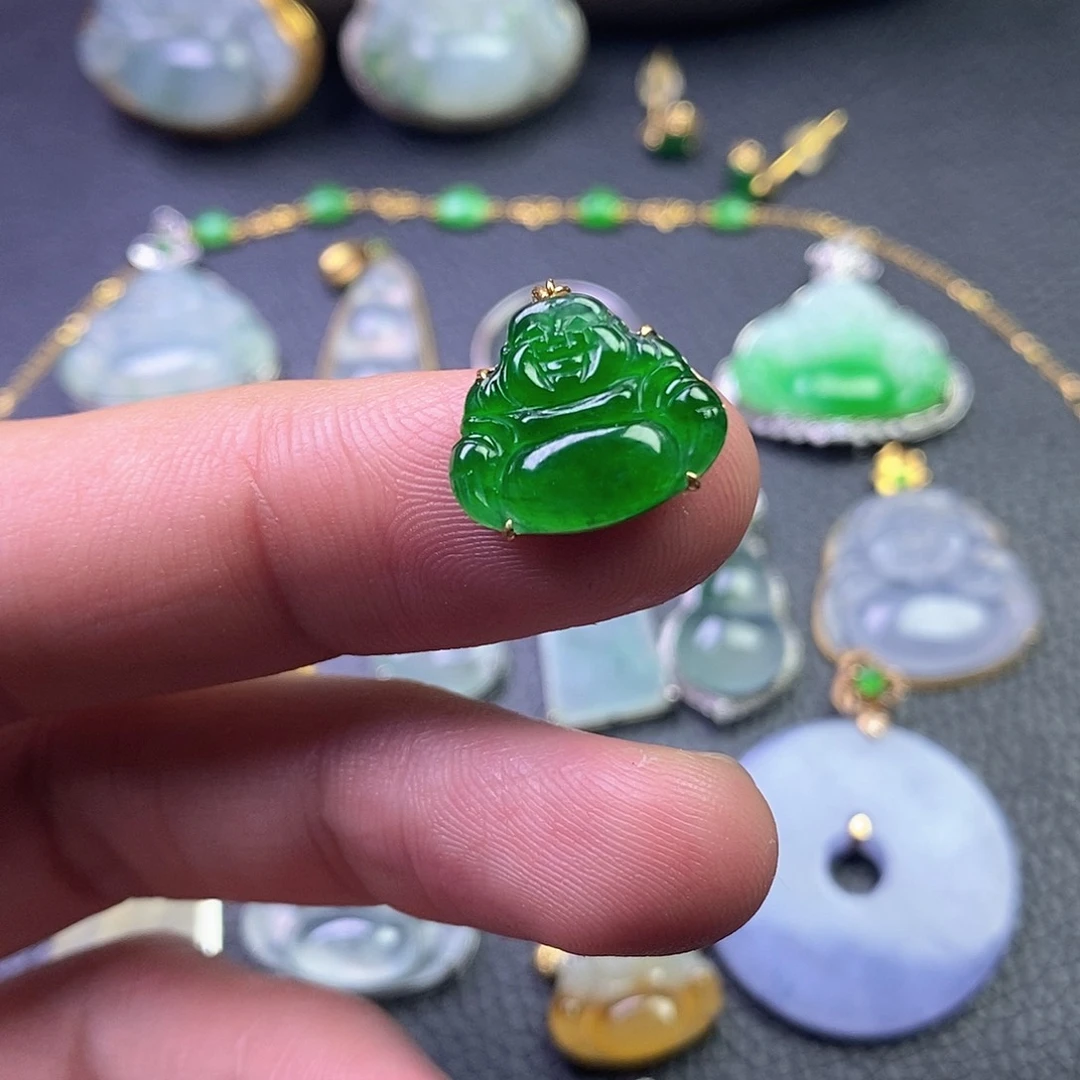 颈饰18K金镶嵌翡翠