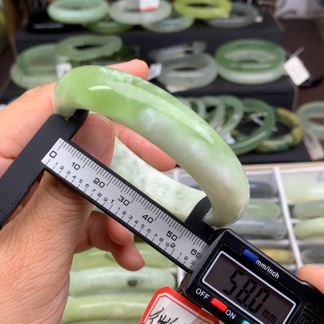 蛇纹石玉未镶嵌手镯594