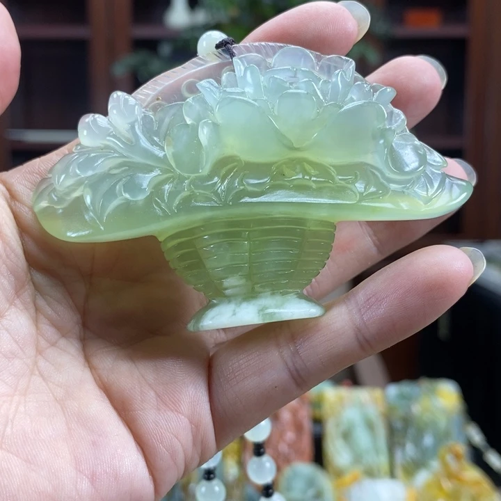 未镶嵌蛇纹石玉颈饰