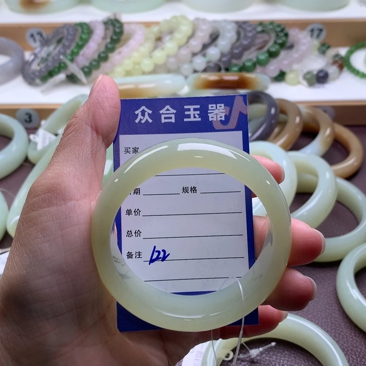 和田玉未镶嵌手镯