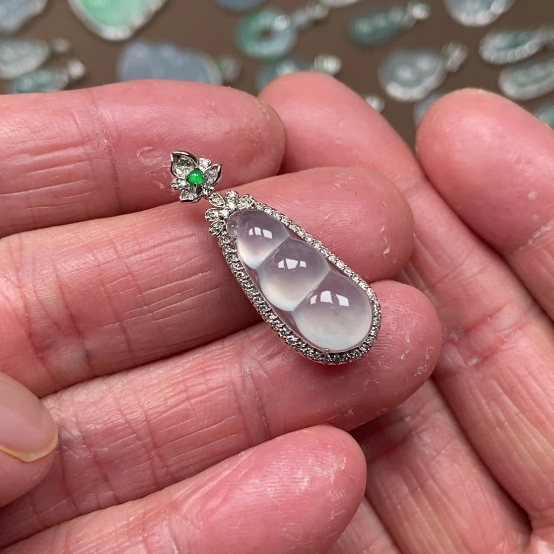 翡翠颈饰18K金镶嵌豆子